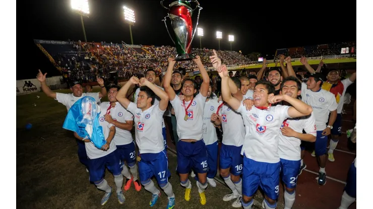 Atlante vs Cruz Azul - Final Copa MX - CANCUN, MEXICO - ABRIL 10: Jugadores del Cruz Azul en festejo durante el juego de la Final del Torneo Clausura 2013 de la Copa MX en el estadio Andres Quintana Roo, el 10 de abril de 2013 en Cancun, Mexico. (Foto: Hugo Davila/JAM MEDIA)