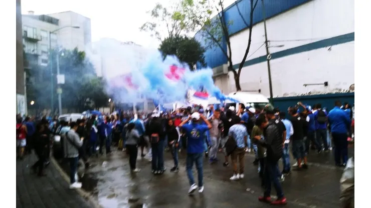 Miles de fanáticos de Cruz Azul llegarán al Azteca caminando.