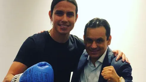 Jerry Flores posó con el mítico ex boxeador mexicano