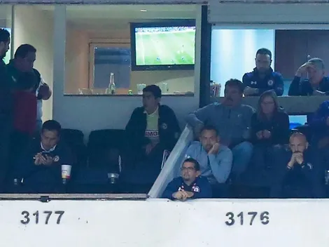 Un cementero más: Peláez vive el Clásico Joven enfundado con un jersey de Cruz Azul