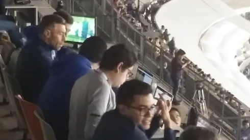 Pedro Caixinha está en el palco del Azteca.