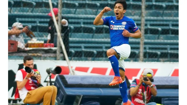 Mena se quedará en Cruz Azul.