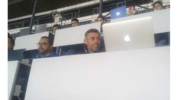 Caixinha vivió el partido desde la tribuna.