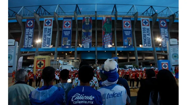 La afición de Cruz Azul ha asistido masivamente a los juegos en el Azteca