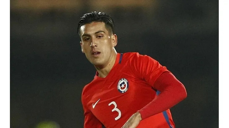 Enzo Roco anotó en propia puerta para el inicio de la goleada peruana sobre Chile.
