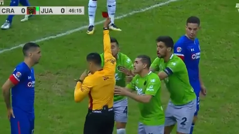 Con 10 hombres se le complicó al Juárez