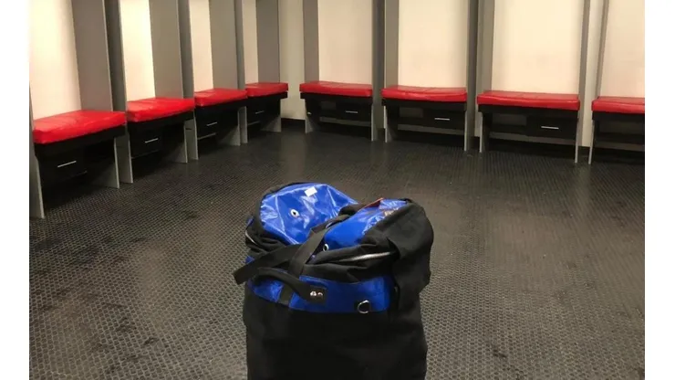 Cruz Azul mantiene la tradición de limpiar el camarín visitante.