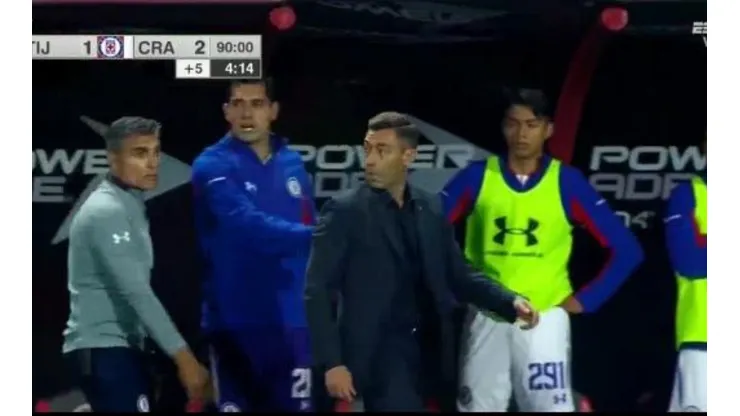 Caixinha se retiró indignado