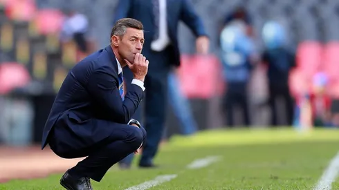 Caixinha evalúa muchos detalles como los de la cancha