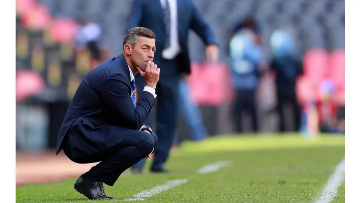 Caixinha evalúa muchos detalles como los de la cancha