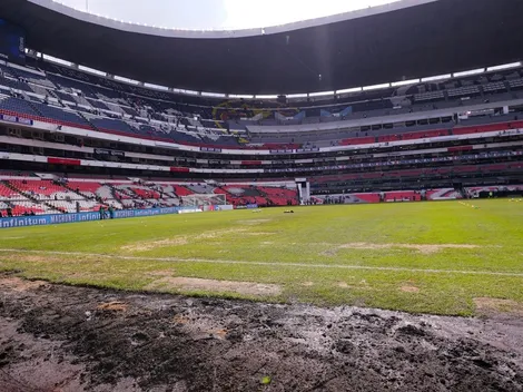 Cruz Azul resguarda con manta cancha del Estadio Azteca