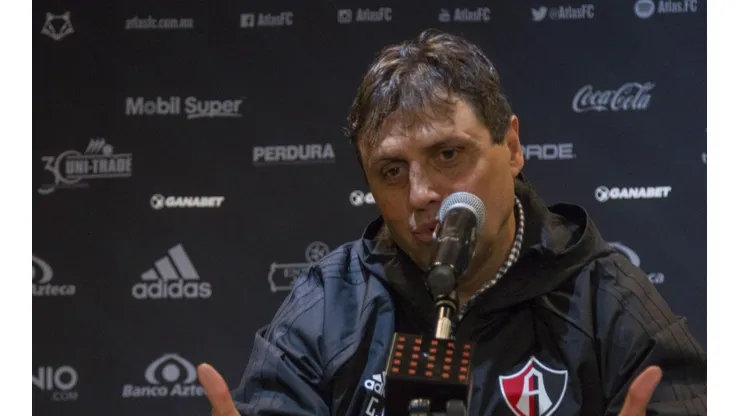 Hoyos no está interesado en la diferencia que existe entre Atlas y Cruz Azul en la tabla de posiciones.