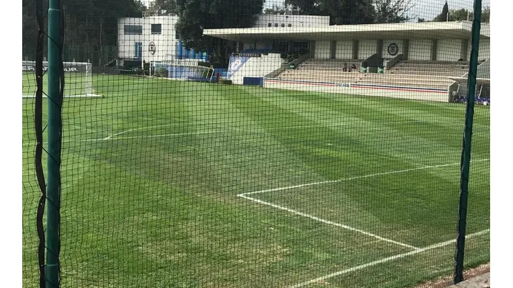 El césped de la cancha 2 está listo.
