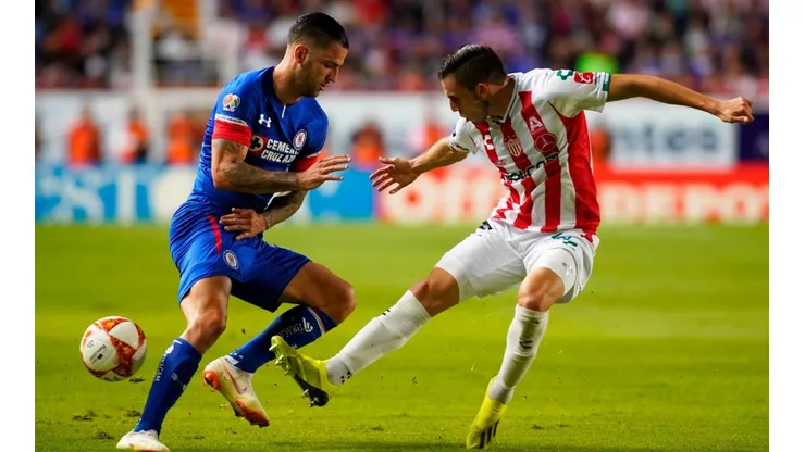 Méndez salió lesionado del encuentro ante Necaxa.