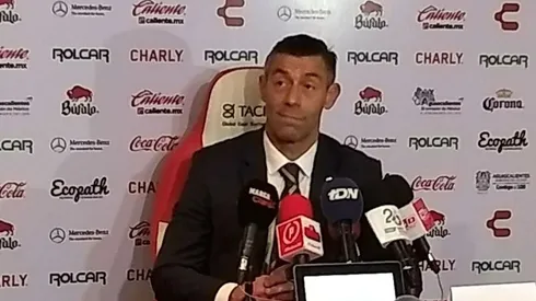 Pedro Caixinha atendió a los medios en rueda de prensa.