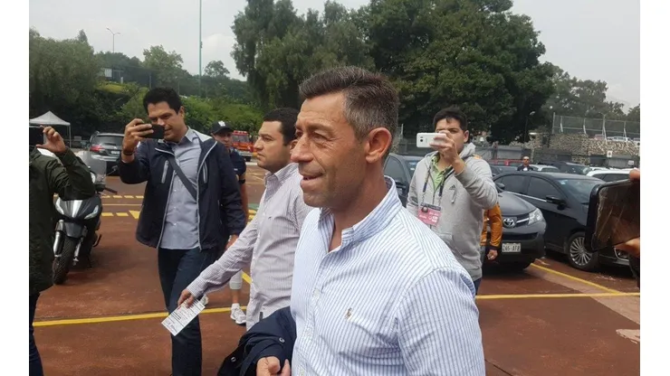Caixinha llegando al Estadio Olímpico Universitario.