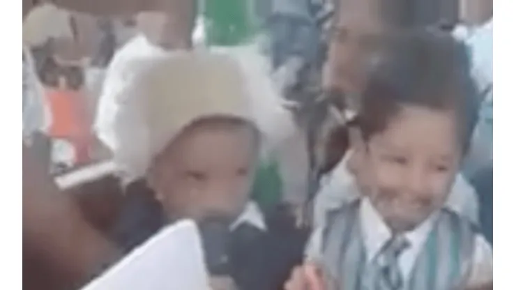 Niño mostró su amor por Cruz Azul en el Día de la Independencia.