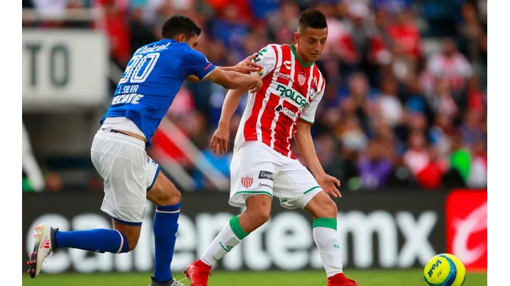 Alvarado se consolidó en Necaxa antes de llegar a Cruz Azul.