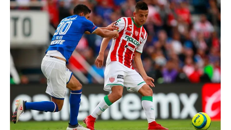 Alvarado ya le dio dolores de cabeza a Cruz Azul cuando jugaba en Necaxa