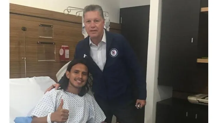 Flores fue operado en la mañana de ayer.