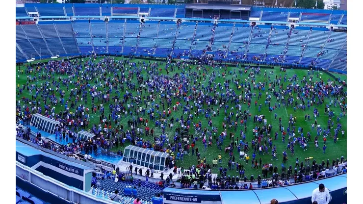 El Estadio Azul fue invadido por los aficionados.
