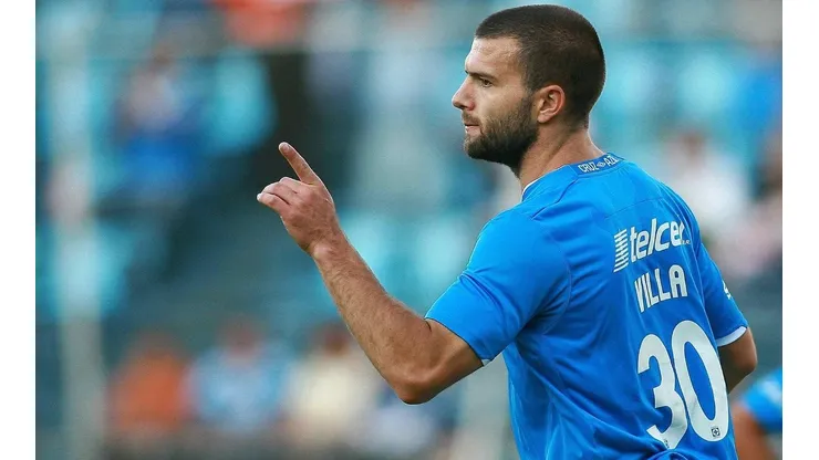 Emanuel Villa con la playera de Cruz Azul.
