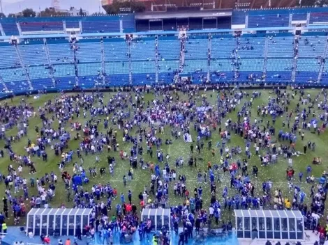 Aficionados invadieron la cancha del Estadio Azul