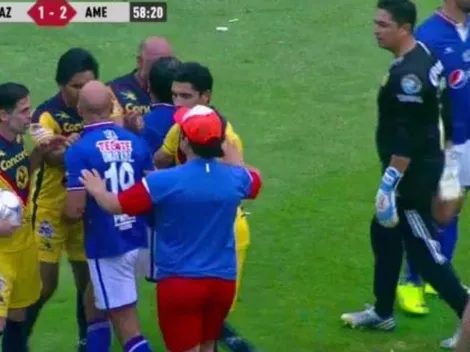 VÍDEO: Se encendieron los ánimos en el Clásico Joven de leyendas