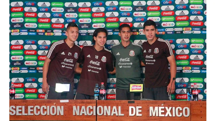 Roberto Alvarado, Edson Álvarez y Erick Aguirre fueron novateados.