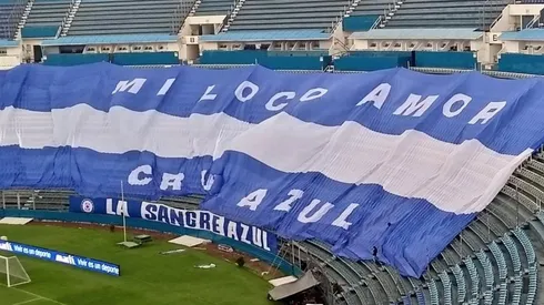 La manta que preparan los aficionados de Cruz Azul.