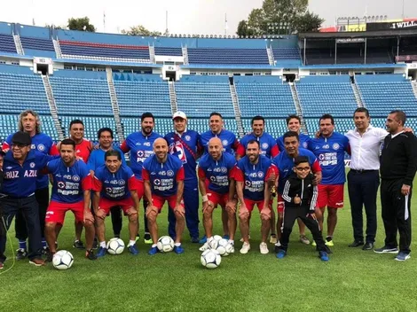 Leyendas de Cruz Azul son portadas en el diario de esta mañana