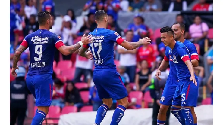 Cruz Azul celebrando el triunfo ante Veracruz.