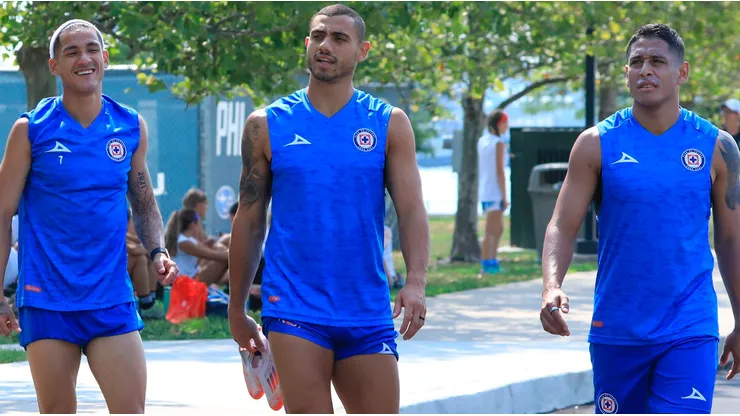 Giakoumakis y Romo van de nuevo de inicio.