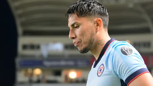 Carlos Salcedo causó baja de Cruz Azul.