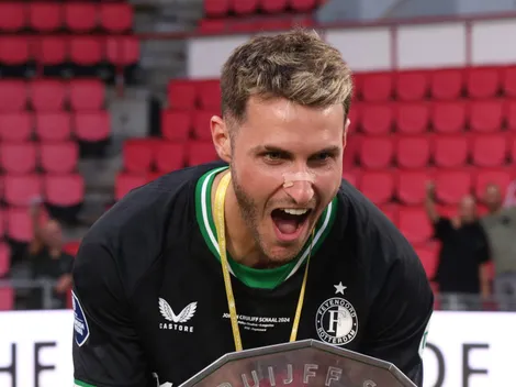 Después de su exhibición, Santi abre la puerta de salida