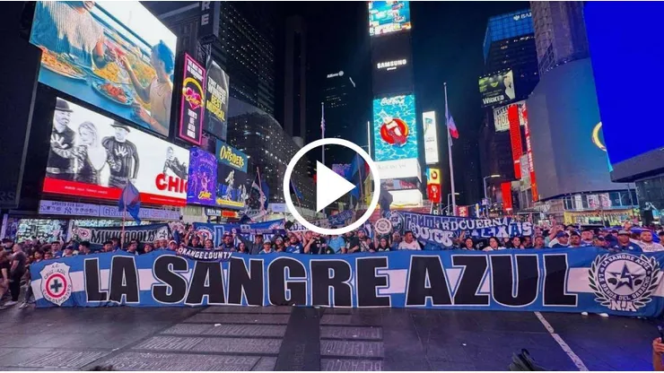 El imperdible banderazo de la Sangre Azul en Time Square