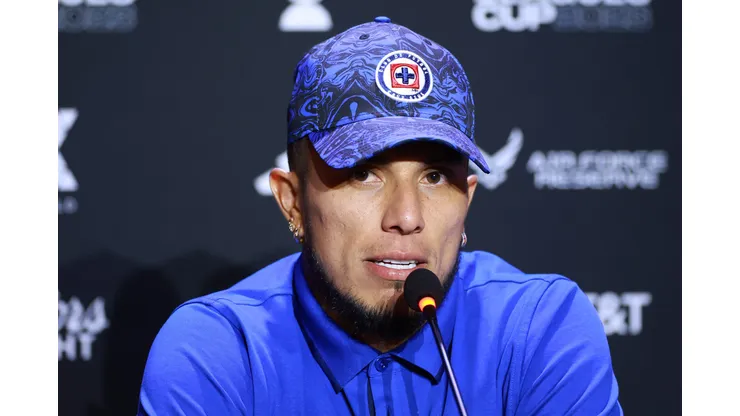 Salcedo y otro paso en su carrera.