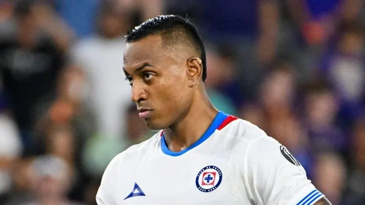 Willer Ditta se gana el corazón de la afición de Cruz Azul.