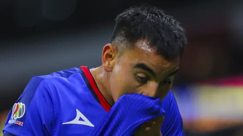 El mediocampista mexicano no está contento con su rol dentro del equipo y podría hacer las maletas en el próximo mercado de pases.