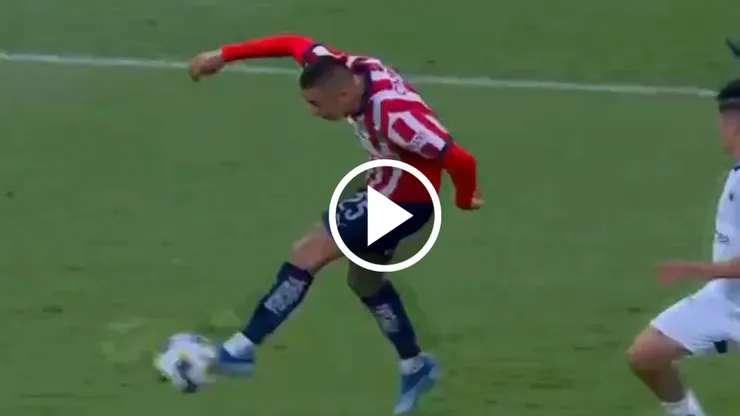 El mediocampista de los rojiblancos realizó una de las asistencias más épicas que se recuerden en el futbol mexicano.