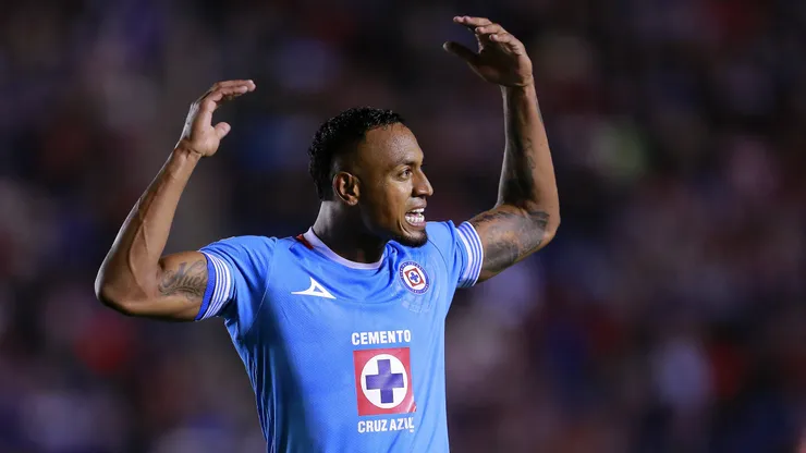 Willer Ditta descartó la posibilidad de dejar Cruz Azul en el corto plazo