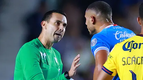 Giakoumakis es uno de los que más tarjetas amarillas suma.