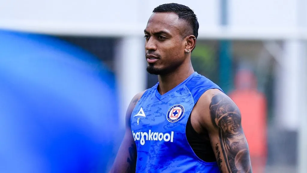 Ditta en el entrenamiento con el nuevo patrocinador en su indumentaria. (Cruz Azul oficial)