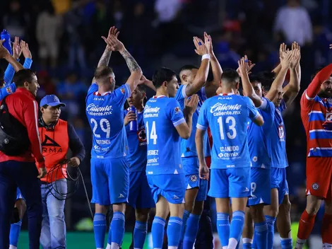 Anselmi premia a sus jugadores tras ganar a Chivas