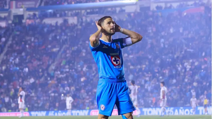 El futbolista uruguayo se ha convertido en uno de los chivos expiatorios de un sector de la afición cementera.
