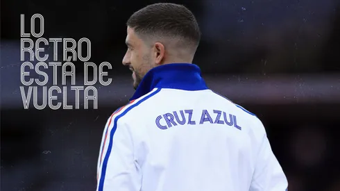 Nacho Rivero luce la nueva chamarra retro.