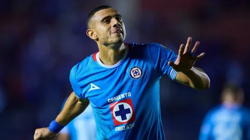 La noticia que acerca a Giakoumakis al campeonato de goleo