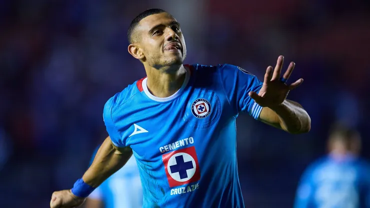 La noticia que acerca a Giakoumakis al campeonato de goleo