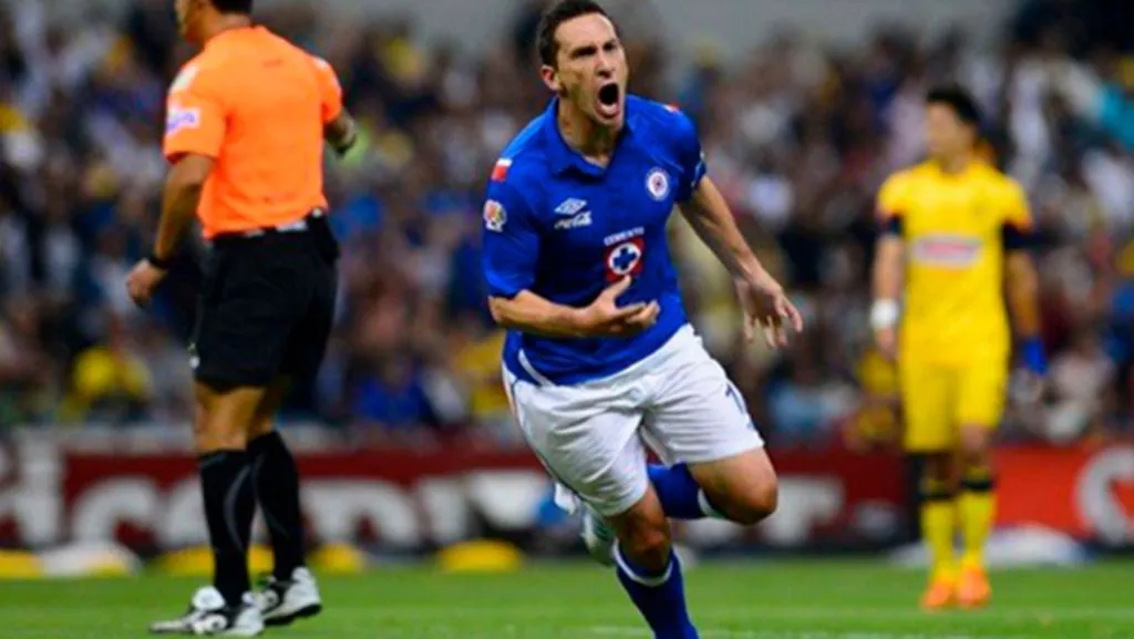 “Chaco” Giménez convirtió el gol celeste (Cruz Azul oficial)