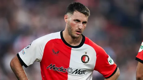Feyenoord de Santi Giménez cayó 0-4 ante Bayer Leverkusen.